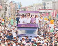 प्रियंका गांधींची जादू… वायनाडमध्ये लोटली अलोट गर्दी, सोनिया आणि राहुल गांधी यांच्या उपस्थितीत भरला उमेदवारी अर्ज