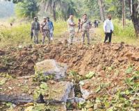 छत्तीसगडमध्ये नक्षलवादी हल्ल्यात 8 जवान शहीद, स्फोटात चालकाचाही मृत्यू