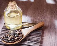 Skincare Oil: कमी वयात चेहऱ्यावर सुरकुत्या दिसतात? झोपण्यापूर्वी ‘या’ तेलाचा वापर ठरेल फायदेशीर…