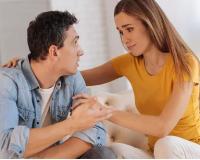 Relationship Tips: खरचं तिला तुम्ही आवडता का? ही लक्षणं सांगतील तिच्या मनातल्या गोष्टी…