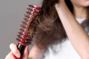 Hair Care Tips : लांब आणि घणदाट केसांससाठी वापरा हा घरगुती पदार्थ; महिन्याभरात केसगळतीची समस्या होईल दूर…